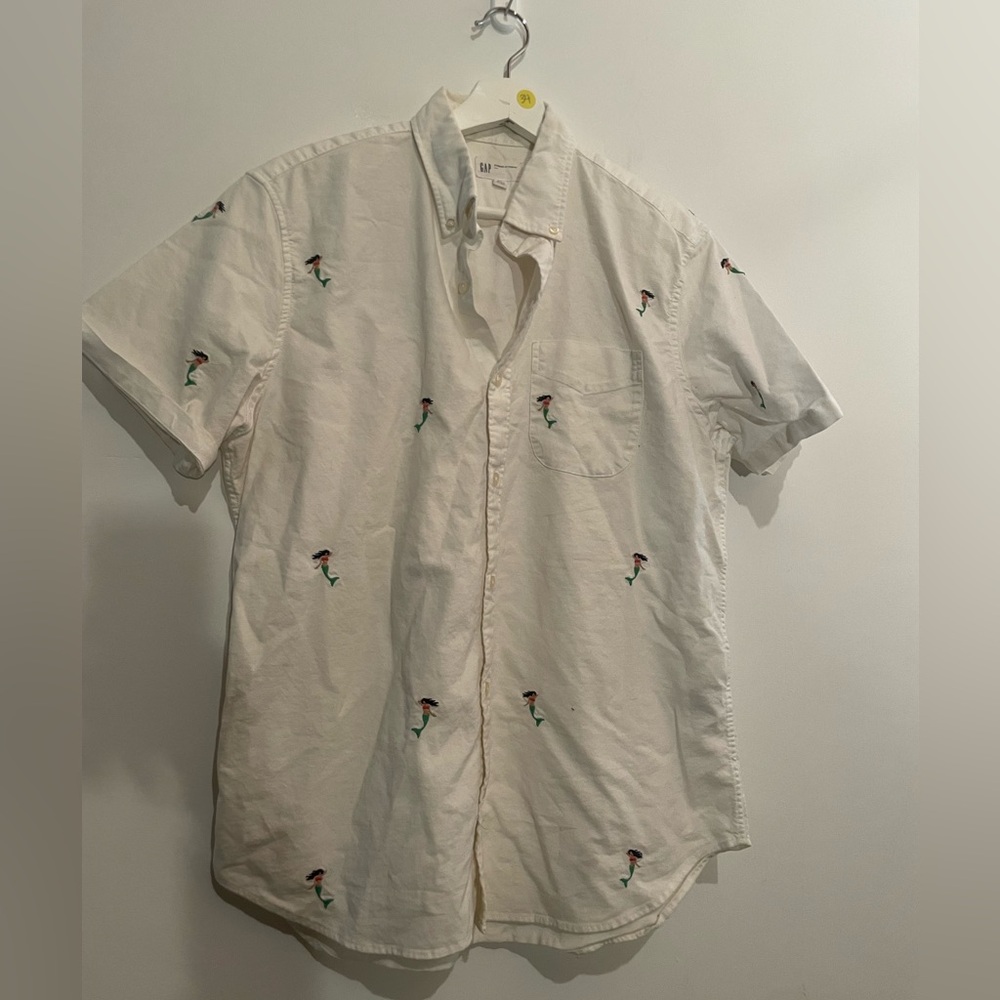GAP Embroidered Hula Girl Shirt‎ medium